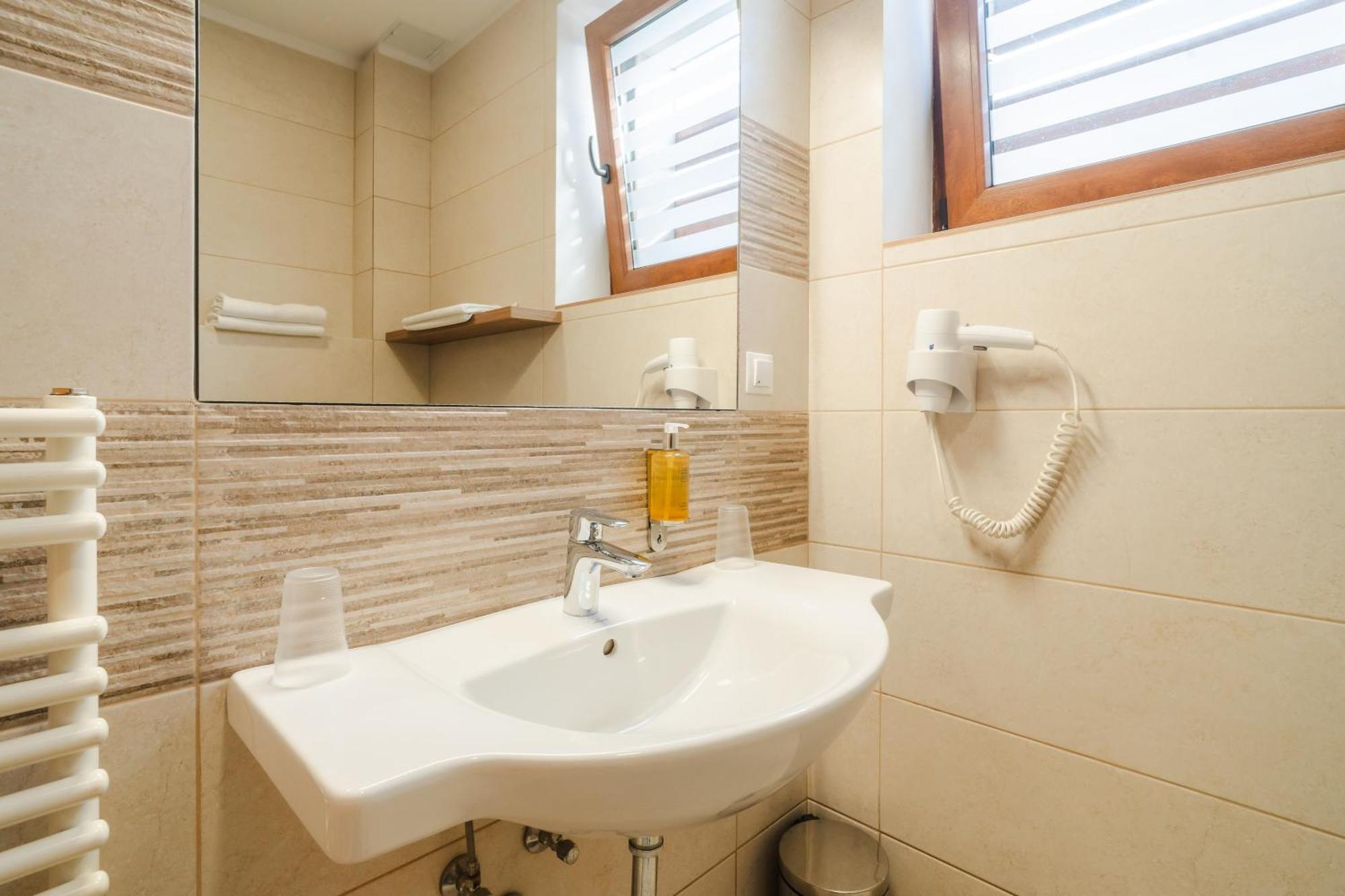 Tci Social Club Hotel Kolozsvár Kültér fotó